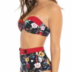 Revel Rey Betty Bikini Top In Pique 8 Revel Rey Betty Bikini Top In Pique -Sunflair Verkäufe betty front side 1366x2048 d0e91bfe eaa6 4cb7 9991 e17db77b791a